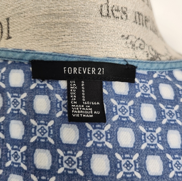 F21 Sleeveless Onesie Jumper Romper - Picture 5 of 9